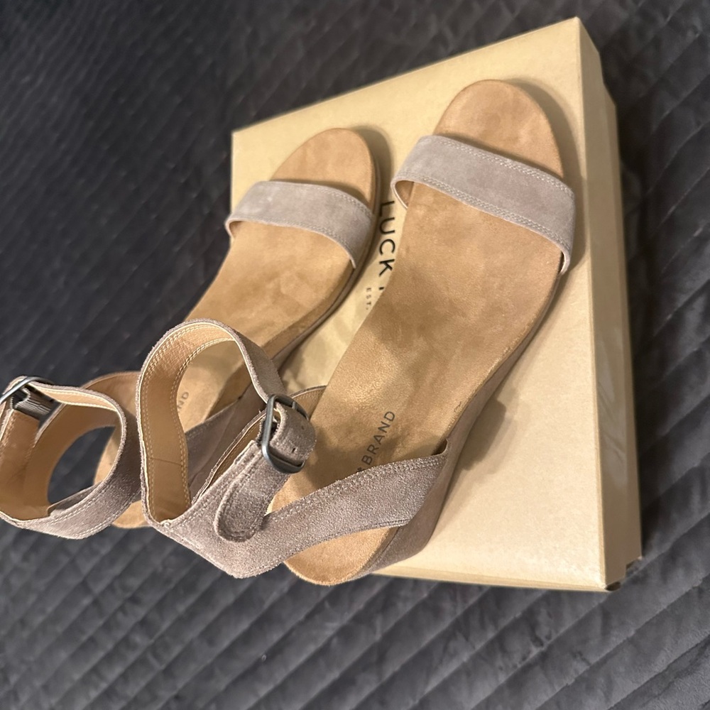 LUCKY BRAND Karston Suede Wedge Sandals Size 10